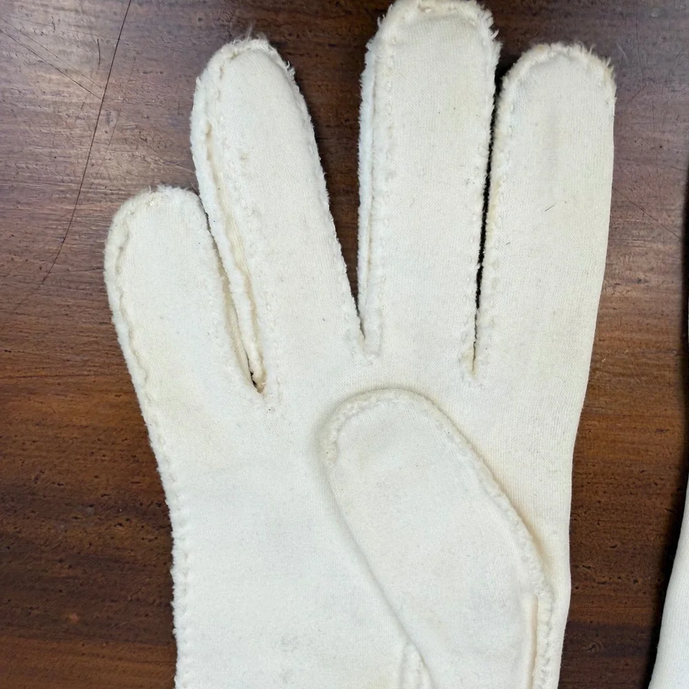 Vintage Cream Whipstitch Wrist Length Gloves Floral Raised Dot Embroidery Fair
